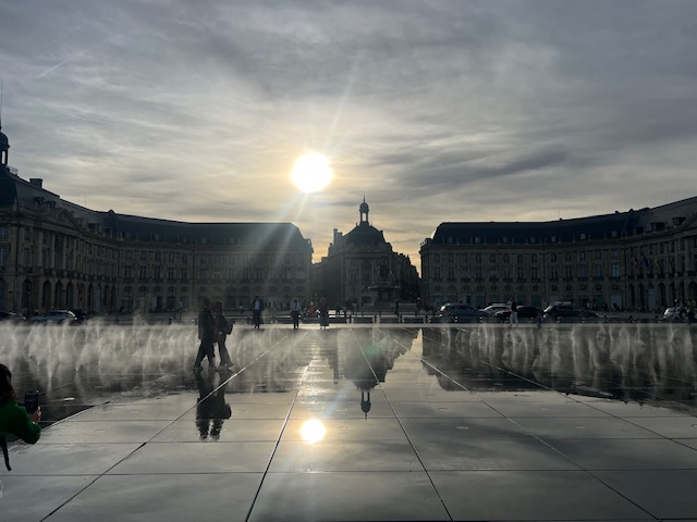 Getting around Bordeaux without a car: the city, Right Bank, Left Bank